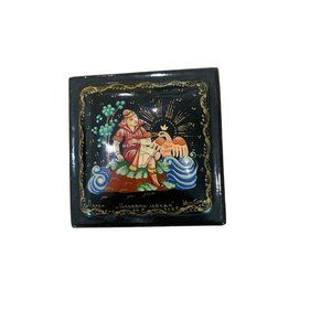 Vintage Signed & Hand Painted Russian Lacquer Trinket Box w/hinged lid / no res.